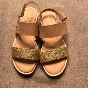 Girls Giulia Palai sandals size 4 youth!